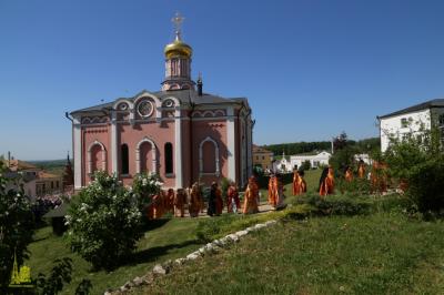Восстановление Иоанно-Богословского монастыря рязанцы отметили крестным ходом