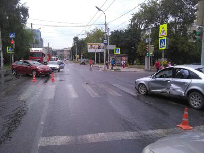 В Рязани столкнулись Hyundai Solaris и Audi A6, пострадали три человека