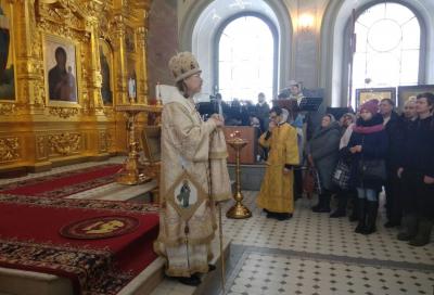 Митрополит Марк совершил литургию в честь новомучеников
