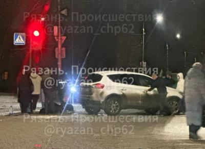 На перекрёстке улиц Чкалова и Вокзальной в Рязани легковушка сбила женщину