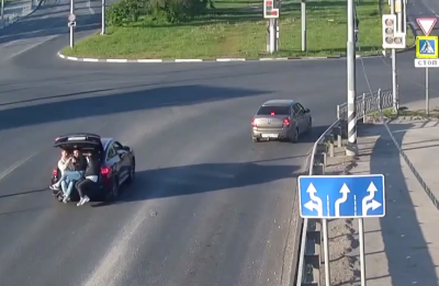 В Рязани водитель перевозил в багажнике троих пассажиров
