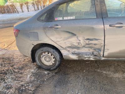 В Дашково-Песочне Рязани столкнулись Nissan и Lada, пострадала женщина