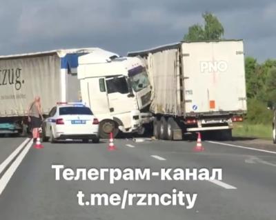 На трассе М5 «Урал» близ Шилово ограничили движение из-за массового ДТП