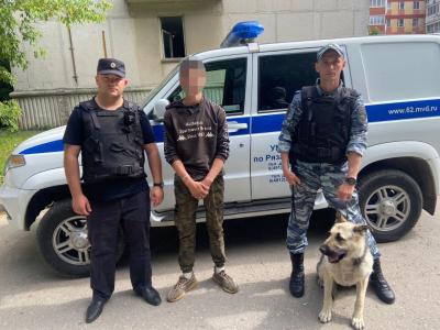 Рязанские полицейские отобрали у юноши пакетик с «синтетикой»