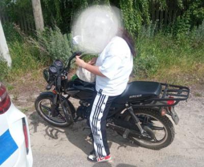 В Спасском районе гаишники задержали девочку, управлявшую мопедом