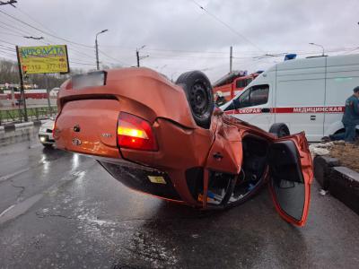 Появились подробности ДТП в Рязани, в результате которого перевернулась машина