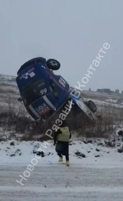 На кроссе под Рязанью вылетели с трассы и опрокинулись два автомобиля