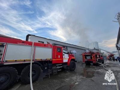 В Рязани две женщины пострадали во время пожара на складе