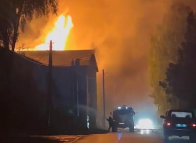 Опубликовано видео с места крупного ночного пожара в Рязанской области
