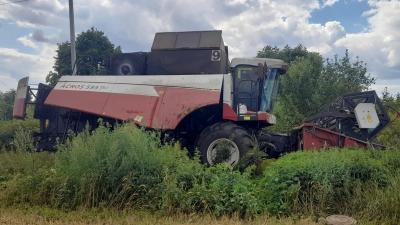 В Рязанской области в поле погорел комбайн