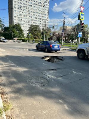 Стало известно, от чего появилась дыра на улице Садовой в Рязани