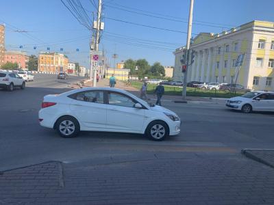 На Первомайком проспекте иномарка сбила выбежавшую на дорогу девушку