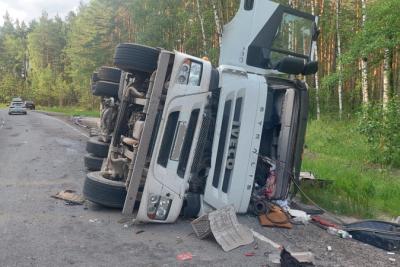 В Клепиковском районе пострадал водитель опрокинувшейся фуры