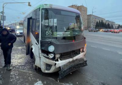 В центре Рязани автобус протаранил «Газель»