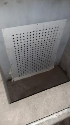 Вместо окон в подвале дома на улице Керамзавода в Рязани установили вентиляционные решётки