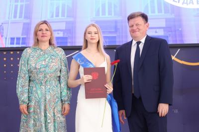Наталья Суворова поздравила выпускников Рязанского радиоуниверситета