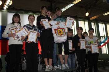 Призёры в эстафете 4 по 200 метров среди девушек.