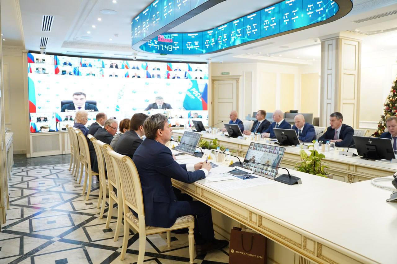 Предварительная нагрузка. Предварительная нагрузка. Твёрдость материалов по роквеллу таблица. Расчет на срез резьбы болтового соединения. Поступающая нагрузка формула.