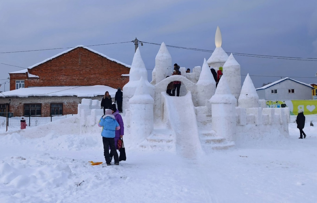 ФОТО ⟩ Таллиннский строитель замков из снега и песка вновь удивил жителей столицы