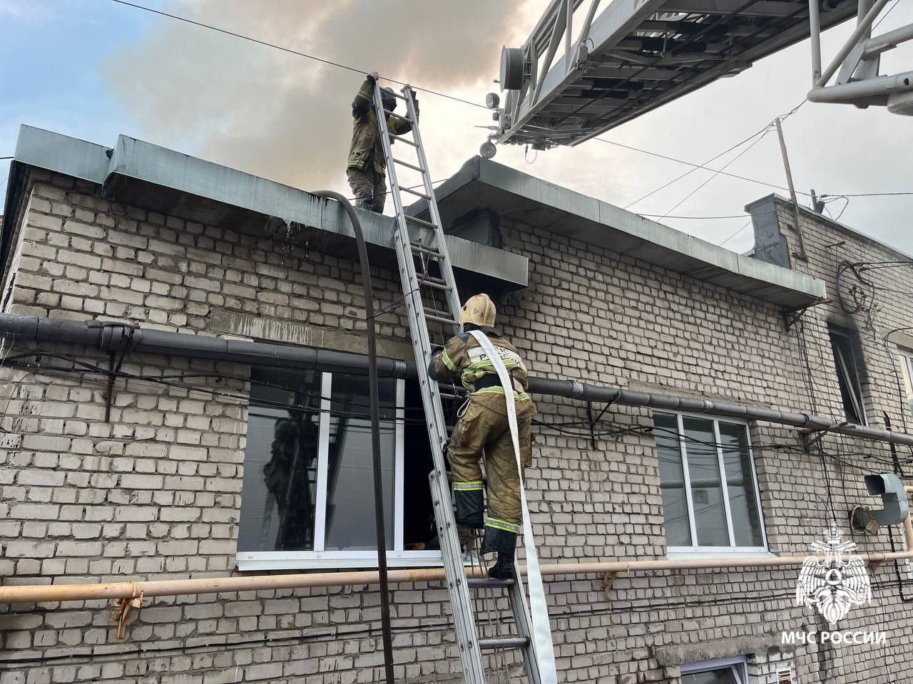 В Рязани две женщины пострадали во время пожара на складе