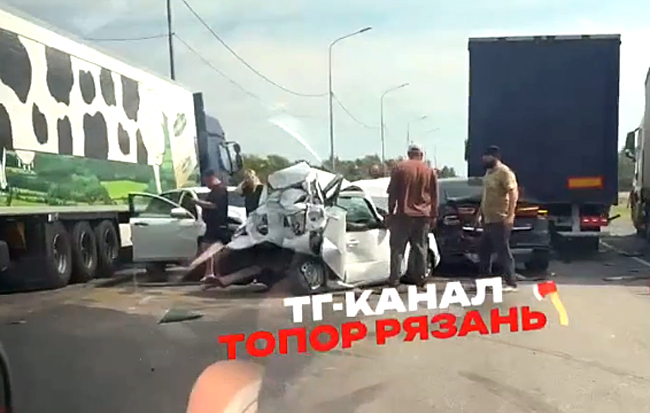 В Скопинском округе произошла массовая авария с участием фуры