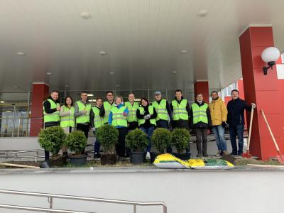 Волонтёры Рязанского отделения Сбербанка высадили деревья около БСМП