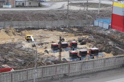 Жильцы нового дома на улице Полевая удивились строительству АЗС