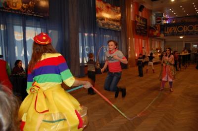 Воспитанники Костинской школы-интерната побывали на шоу танцующих фонтанов