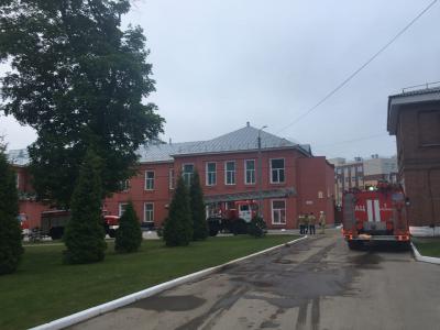 На пожаре в больнице Семашко в Рязани эвакуировали 16 человек