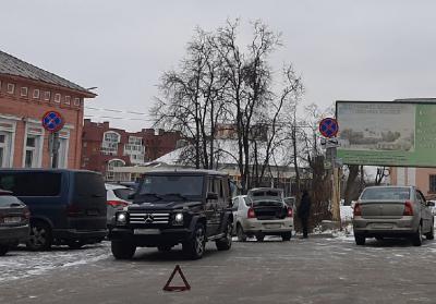 Улица Николодворянская в Рязани оказалась заблокирована из-за мелкого ДТП