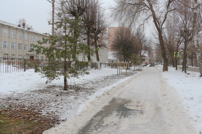 В Рязани на улице Ленинского Комсомола появились расчищенные до асфальта тротуары