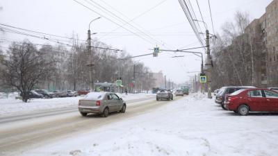 Виталий Артёмов поручил усилить работу по уборке снега с остановок