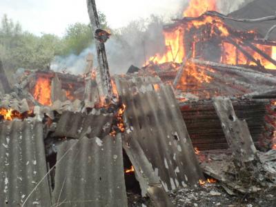 В Сасовском районе сгорели дом, гараж с машиной и хозяйственная постройка