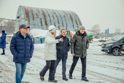 Управляющий директор ГК «Зелёный сад» Андрей Оришкевич показал, что происходит с грунтом на бывшем шпалозаводе