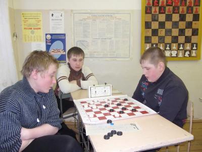 В Ерахтуре школьники соревновались за корону шашечного принца
