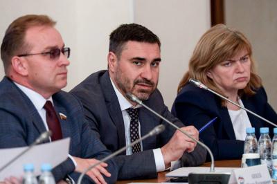 Дмитрий Хубезов уходит с должности главы комитета в Госдуме