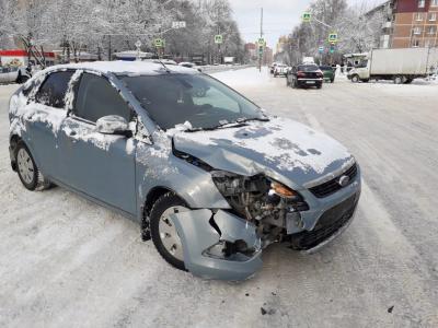 На улице Черновицкой столкнулись Skoda и Ford, пострадали оба водителя