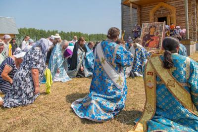 Владыка Марк возглавил литургию в Архангельском храме села Михали Спасского района