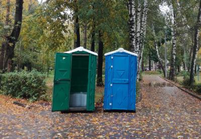 В Рязани на зиму убирают пластиковые туалеты