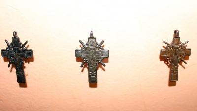 Сараевец подарил музею коллекцию медных крестиков XVII–XVIII веков