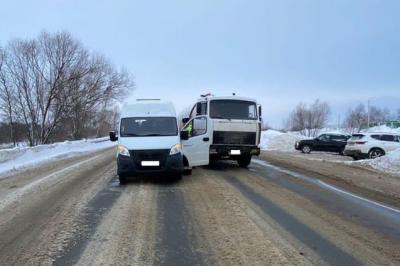 Под Рязанью грузовик «догнал» автобус, пострадали пять пассажиров