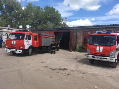 На проезде Шабулина в Рязани погорело производственное здание