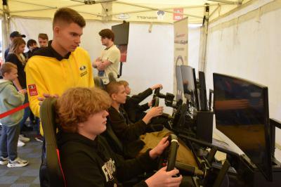 РНПК и команда LADA Sport ROSNEFT организовала для юных рязанцев турнир по виртуальным гонкам