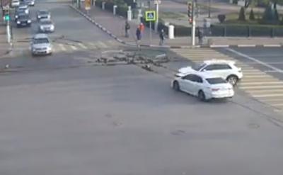 Опубликовано видео с моментами двух одинаковых ДТП в центре Рязани