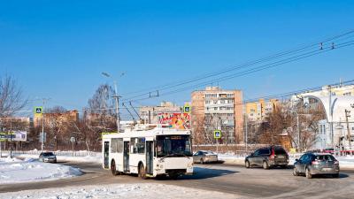 Из-за ДТП возле ТРЦ «Барс на Московском» приостановили движение троллейбусов