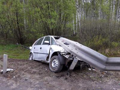 Близ Путятино Opel Meriva врезался в отбойник, водитель погиб