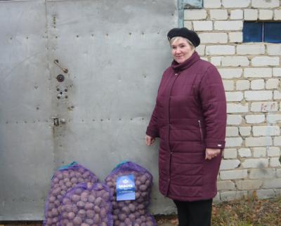 Шиловским инвалидам подарили картофель на зиму