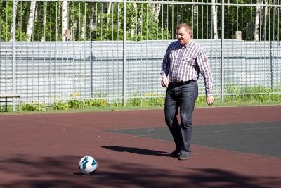 Виталий Артёмов открыл мини-футбольный турнир символическим ударом