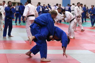 Пять спортсменов из Рязани тренируются в международном лагере по дзюдо в Беларуси
