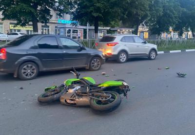 На улице Есенина в Рязани иномарка не уступила мотоциклу